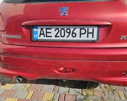 Красный Пежо 206, объемом двигателя 1.36 л и пробегом 131 тыс. км за 4800 $, фото 2 на Automoto.ua
