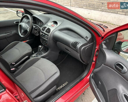 Красный Пежо 206, объемом двигателя 1.4 л и пробегом 76 тыс. км за 5200 $, фото 11 на Automoto.ua