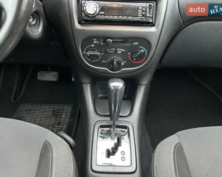 Красный Пежо 206, объемом двигателя 1.4 л и пробегом 76 тыс. км за 5200 $, фото 12 на Automoto.ua