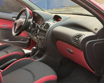 Красный Пежо 206, объемом двигателя 1.4 л и пробегом 119 тыс. км за 4500 $, фото 10 на Automoto.ua