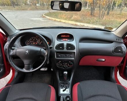 Красный Пежо 206, объемом двигателя 1.4 л и пробегом 119 тыс. км за 4500 $, фото 12 на Automoto.ua