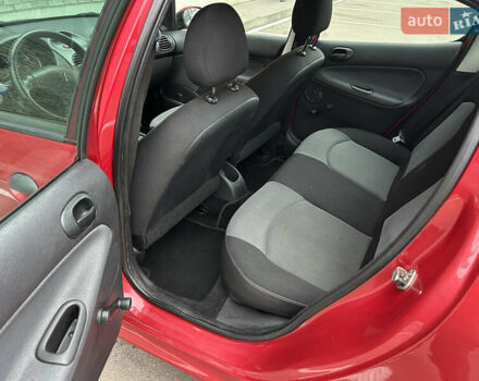 Красный Пежо 206, объемом двигателя 1.4 л и пробегом 76 тыс. км за 5200 $, фото 9 на Automoto.ua