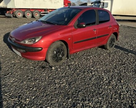 Красный Пежо 206, объемом двигателя 1.4 л и пробегом 165 тыс. км за 2850 $, фото 6 на Automoto.ua