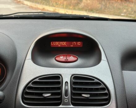 Красный Пежо 206, объемом двигателя 1.4 л и пробегом 119 тыс. км за 4500 $, фото 17 на Automoto.ua