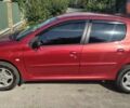Красный Пежо 206, объемом двигателя 1.36 л и пробегом 146 тыс. км за 4000 $, фото 3 на Automoto.ua