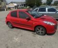 Красный Пежо 206, объемом двигателя 1.4 л и пробегом 160 тыс. км за 4200 $, фото 1 на Automoto.ua