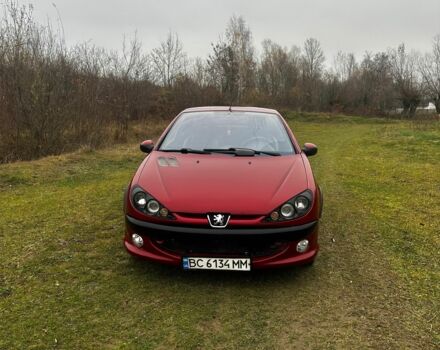 Красный Пежо 206, объемом двигателя 1.6 л и пробегом 320 тыс. км за 2600 $, фото 1 на Automoto.ua