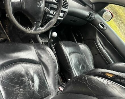 Красный Пежо 206, объемом двигателя 1.6 л и пробегом 320 тыс. км за 2600 $, фото 5 на Automoto.ua