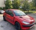 Красный Пежо 206, объемом двигателя 1.2 л и пробегом 250 тыс. км за 1599 $, фото 1 на Automoto.ua