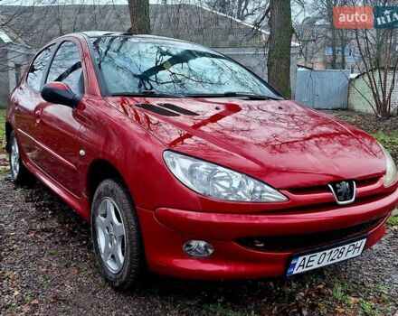 Красный Пежо 206, объемом двигателя 1.36 л и пробегом 226 тыс. км за 3799 $, фото 6 на Automoto.ua