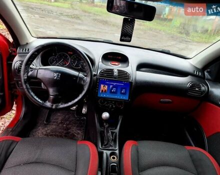 Красный Пежо 206, объемом двигателя 1.36 л и пробегом 226 тыс. км за 3799 $, фото 18 на Automoto.ua