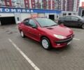 Красный Пежо 206, объемом двигателя 1.36 л и пробегом 200 тыс. км за 2500 $, фото 1 на Automoto.ua