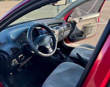 Червоний Пежо 206, об'ємом двигуна 1.36 л та пробігом 177 тис. км за 3200 $, фото 16 на Automoto.ua