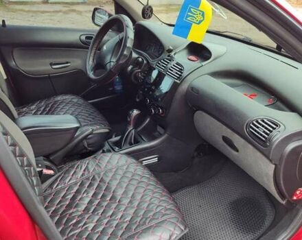 Червоний Пежо 206, об'ємом двигуна 1.36 л та пробігом 230 тис. км за 3800 $, фото 11 на Automoto.ua