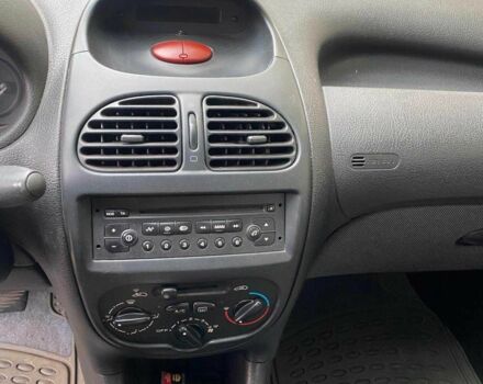 Красный Пежо 206, объемом двигателя 1.4 л и пробегом 170 тыс. км за 2800 $, фото 9 на Automoto.ua