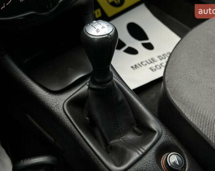 Червоний Пежо 206, об'ємом двигуна 1.4 л та пробігом 139 тис. км за 3999 $, фото 11 на Automoto.ua