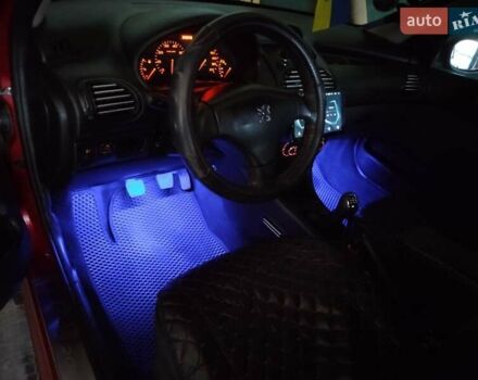 Червоний Пежо 206, об'ємом двигуна 1.36 л та пробігом 230 тис. км за 3800 $, фото 21 на Automoto.ua
