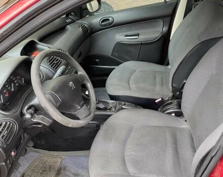 Красный Пежо 206, объемом двигателя 1.4 л и пробегом 170 тыс. км за 2800 $, фото 8 на Automoto.ua