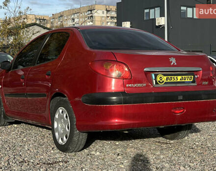 Червоний Пежо 206, об'ємом двигуна 1.4 л та пробігом 139 тис. км за 3999 $, фото 3 на Automoto.ua