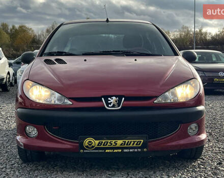 Червоний Пежо 206, об'ємом двигуна 1.4 л та пробігом 139 тис. км за 3999 $, фото 1 на Automoto.ua