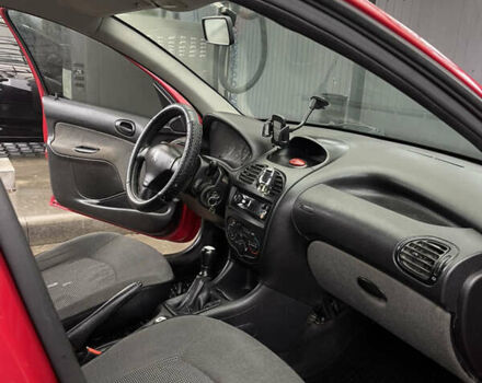 Красный Пежо 206, объемом двигателя 1.36 л и пробегом 133 тыс. км за 3800 $, фото 16 на Automoto.ua