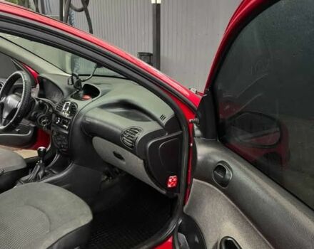 Красный Пежо 206, объемом двигателя 1.4 л и пробегом 133 тыс. км за 3500 $, фото 9 на Automoto.ua