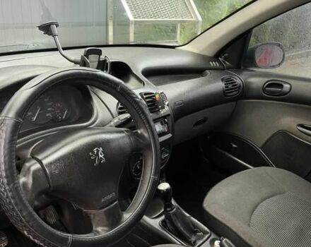 Красный Пежо 206, объемом двигателя 1.4 л и пробегом 133 тыс. км за 3500 $, фото 11 на Automoto.ua