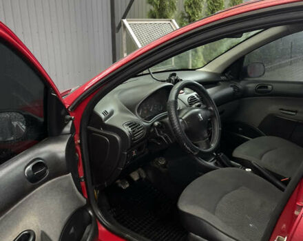 Красный Пежо 206, объемом двигателя 1.36 л и пробегом 133 тыс. км за 3800 $, фото 14 на Automoto.ua