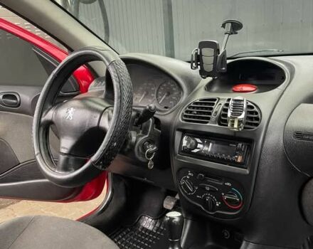 Красный Пежо 206, объемом двигателя 1.4 л и пробегом 133 тыс. км за 3500 $, фото 8 на Automoto.ua