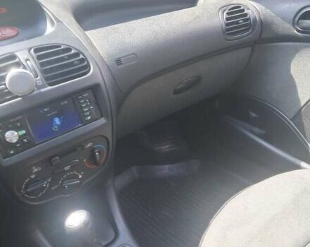 Красный Пежо 206, объемом двигателя 1.36 л и пробегом 118 тыс. км за 3500 $, фото 4 на Automoto.ua