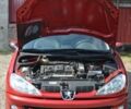 Красный Пежо 206, объемом двигателя 1.6 л и пробегом 87 тыс. км за 5500 $, фото 2 на Automoto.ua