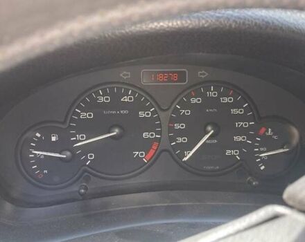 Красный Пежо 206, объемом двигателя 1.36 л и пробегом 118 тыс. км за 3500 $, фото 3 на Automoto.ua