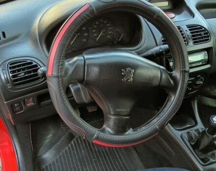 Червоний Пежо 206, об'ємом двигуна 1.1 л та пробігом 180 тис. км за 2200 $, фото 4 на Automoto.ua
