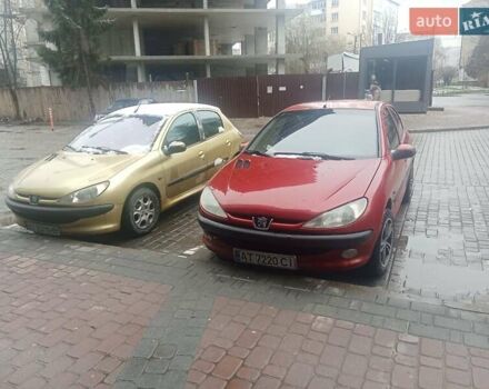 Красный Пежо 206, объемом двигателя 1.4 л и пробегом 458 тыс. км за 2450 $, фото 1 на Automoto.ua