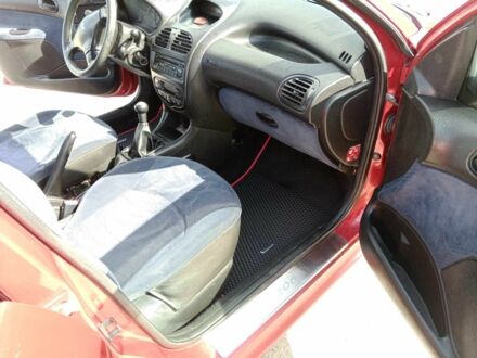 Пежо 206 2002 у Кодыме на Automoto.ua Червоний Пежо 206, об'ємом двигуна 1.4 л та пробігом 300 тис. км за 3700 $, фото 1 на Automoto.ua