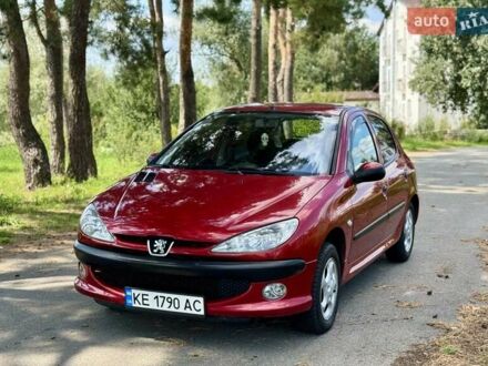 Пежо 206 2003 у Києві на Automoto.ua Червоний Пежо 206, об'ємом двигуна 1.4 л та пробігом 199 тис. км за 3999 $, фото 1 на Automoto.ua