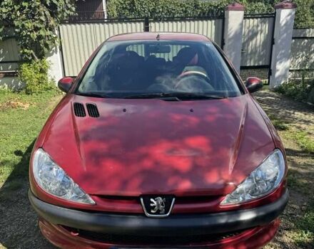 Красный Пежо 206, объемом двигателя 1.36 л и пробегом 133 тыс. км за 4200 $, фото 1 на Automoto.ua