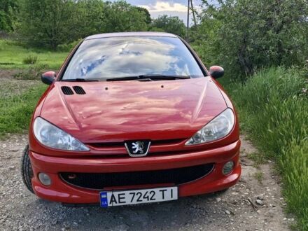 Пежо 206 2006 у Кам'янське (Дніпродзержинськ) на Automoto.ua Червоний Пежо 206, об'ємом двигуна 1.4 л та пробігом 261 тис. км за 3000 $, фото 1 на Automoto.ua