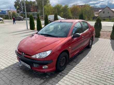 Красный Пежо 206, объемом двигателя 1.4 л и пробегом 170 тыс. км за 2800 $, фото 1 на Automoto.ua