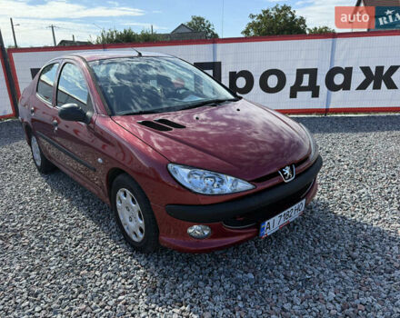 Красный Пежо 206, объемом двигателя 1.36 л и пробегом 116 тыс. км за 3500 $, фото 1 на Automoto.ua