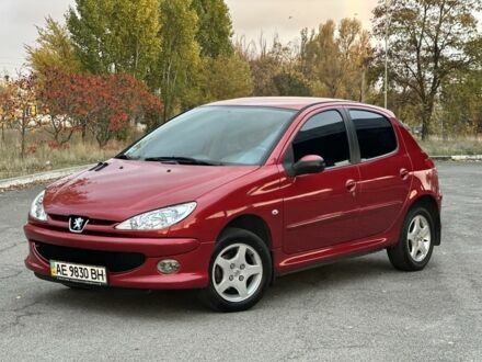 Красный Пежо 206, объемом двигателя 1.4 л и пробегом 119 тыс. км за 4500 $, фото 1 на Automoto.ua