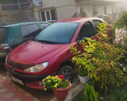 Червоний Пежо 206, об'ємом двигуна 1.4 л та пробігом 240 тис. км за 2000 $, фото 1 на Automoto.ua