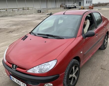 Красный Пежо 206, объемом двигателя 1.4 л и пробегом 102 тыс. км за 3500 $, фото 1 на Automoto.ua