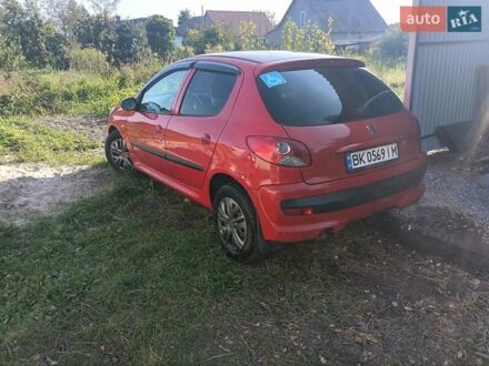 Червоний Пежо 206, об'ємом двигуна 1.4 л та пробігом 232 тис. км за 4000 $, фото 1 на Automoto.ua