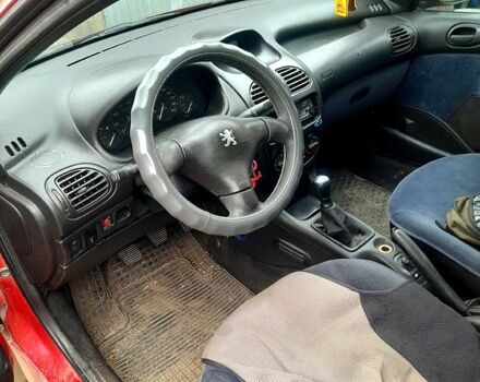 Пежо 206, объемом двигателя 1.4 л и пробегом 300 тыс. км за 2500 $, фото 3 на Automoto.ua