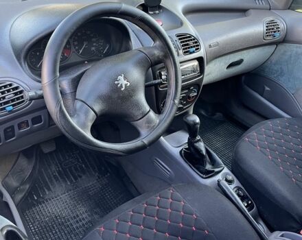 Пежо 206, объемом двигателя 1.6 л и пробегом 240 тыс. км за 1550 $, фото 4 на Automoto.ua
