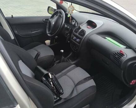 Пежо 206, объемом двигателя 1.1 л и пробегом 170 тыс. км за 2550 $, фото 3 на Automoto.ua