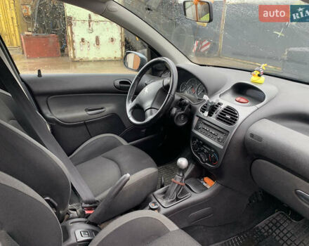 Пежо 206, объемом двигателя 1.6 л и пробегом 127 тыс. км за 3500 $, фото 4 на Automoto.ua
