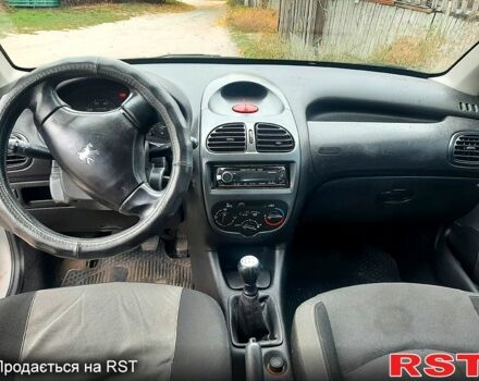 Пежо 206, объемом двигателя 1.4 л и пробегом 340 тыс. км за 2900 $, фото 3 на Automoto.ua