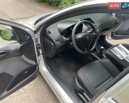 Пежо 206, объемом двигателя 1.4 л и пробегом 373 тыс. км за 3777 $, фото 10 на Automoto.ua